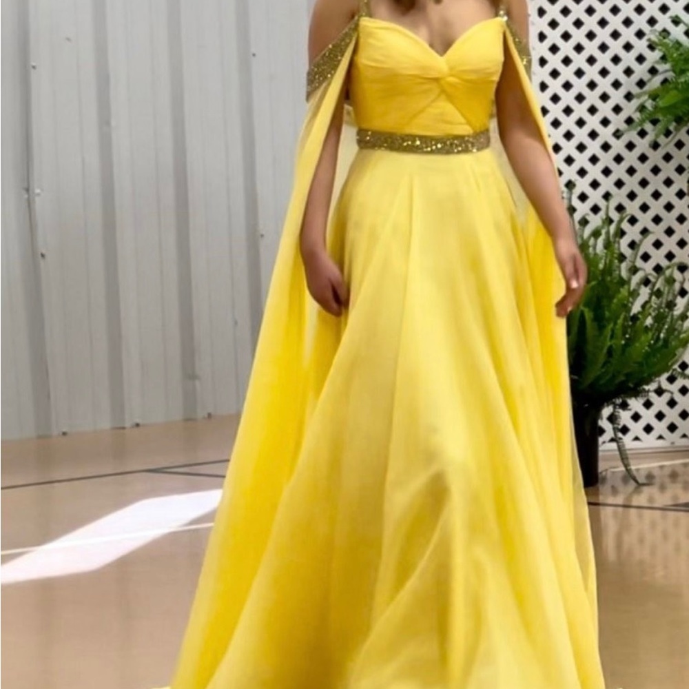 Sherri Hill BEAUTIFUL Yellow Dress with Removable Cape!